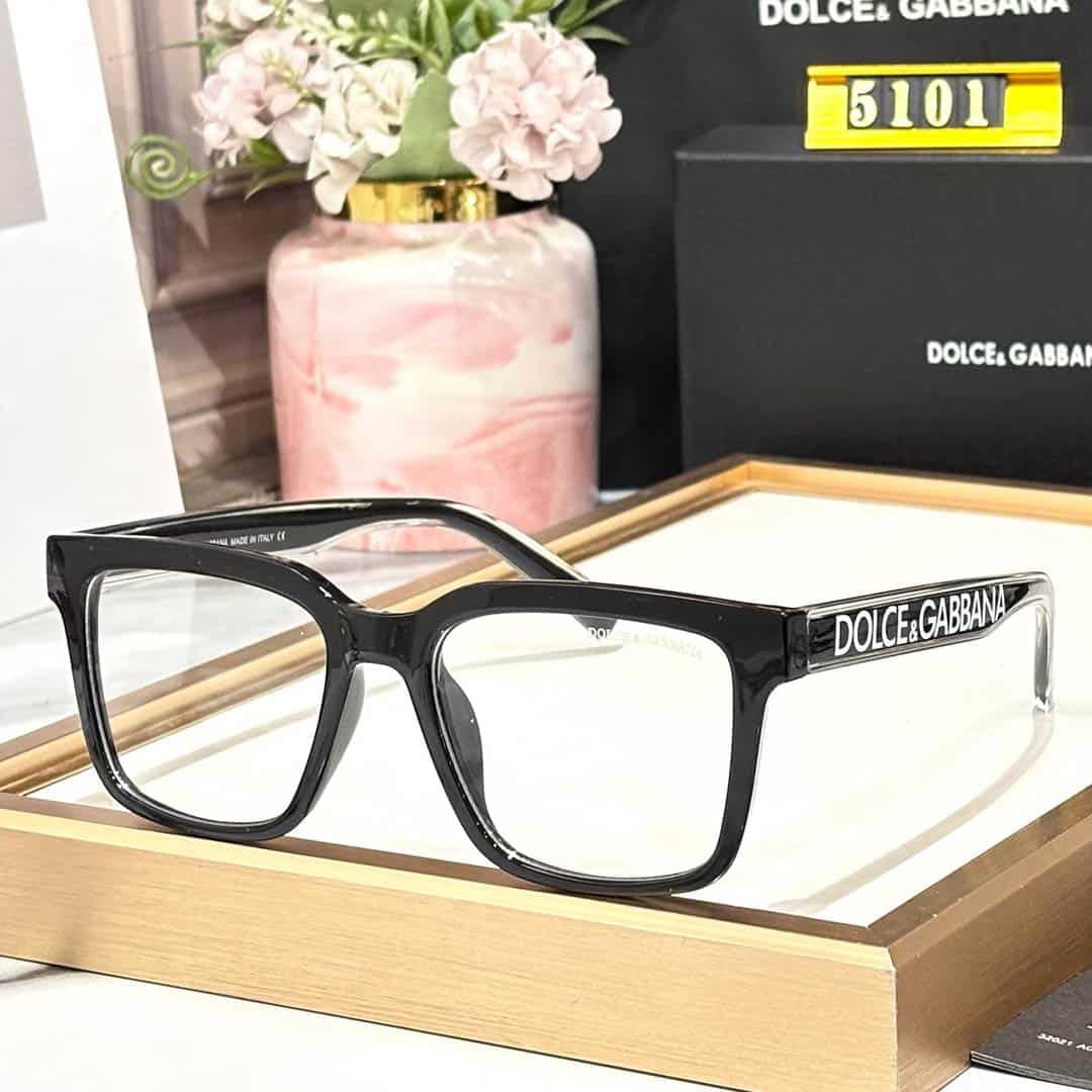 Trendy Square Eye Glasses For Brand Lovers