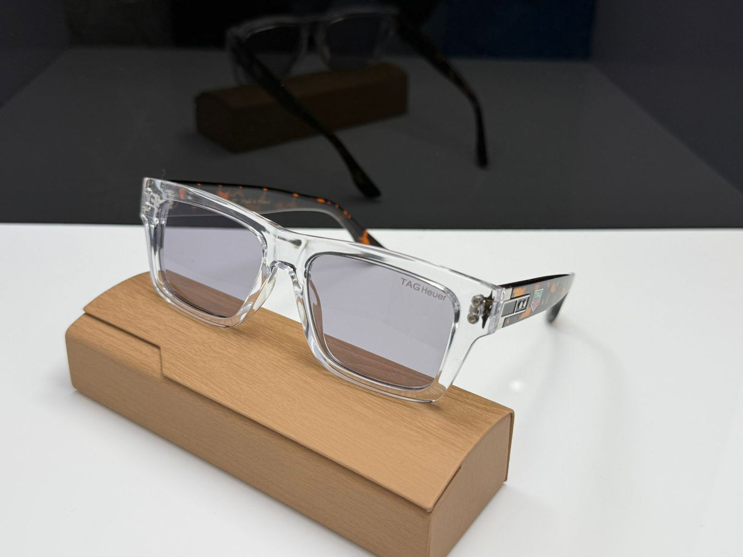 Crystal Bold Light Sun Glasses