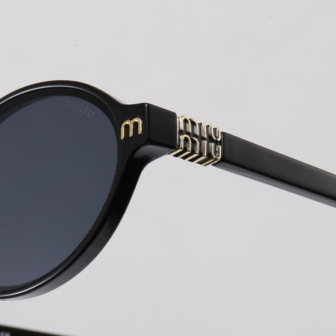 Sleek Black Oval Sun Glasses For Women