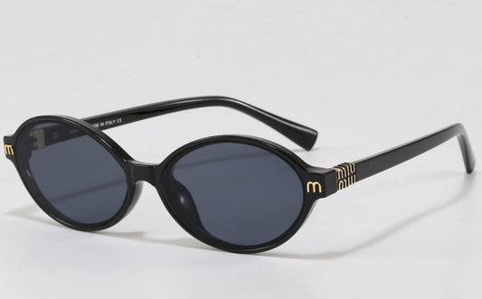 Sleek Black Oval Sun Glasses For Women